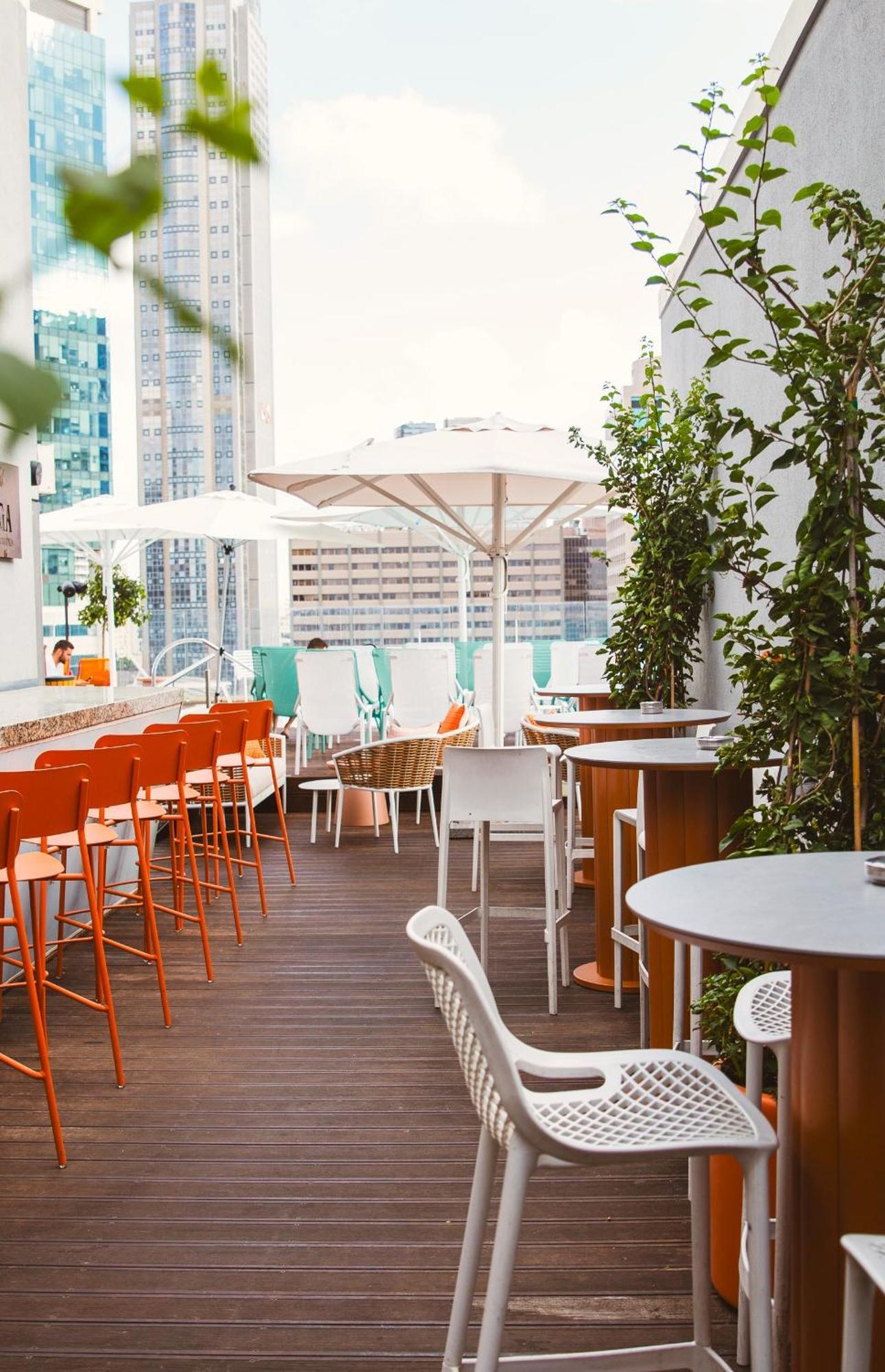 Hotel Indigo Tel Aviv - Diamond District By Ihg Giv'atayim Exteriér fotografie The rooftop bar at the hotel