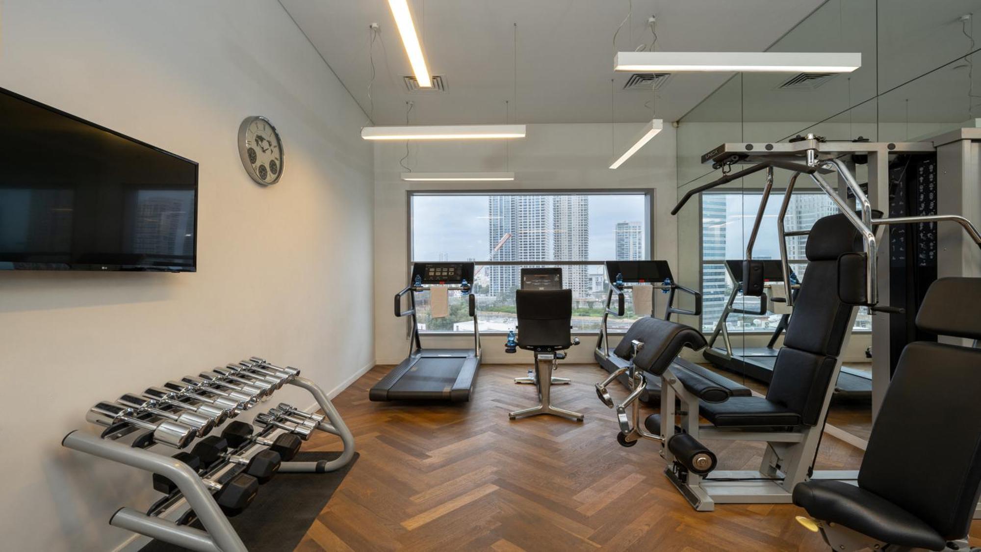 Hotel Indigo Tel Aviv - Diamond District By Ihg Giv'atayim Exteriér fotografie The gym at the hotel